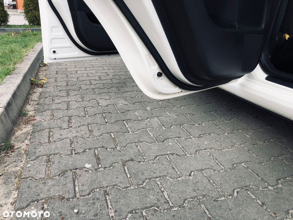 Toyota Auris 1.6 VVT-i Terra - 17