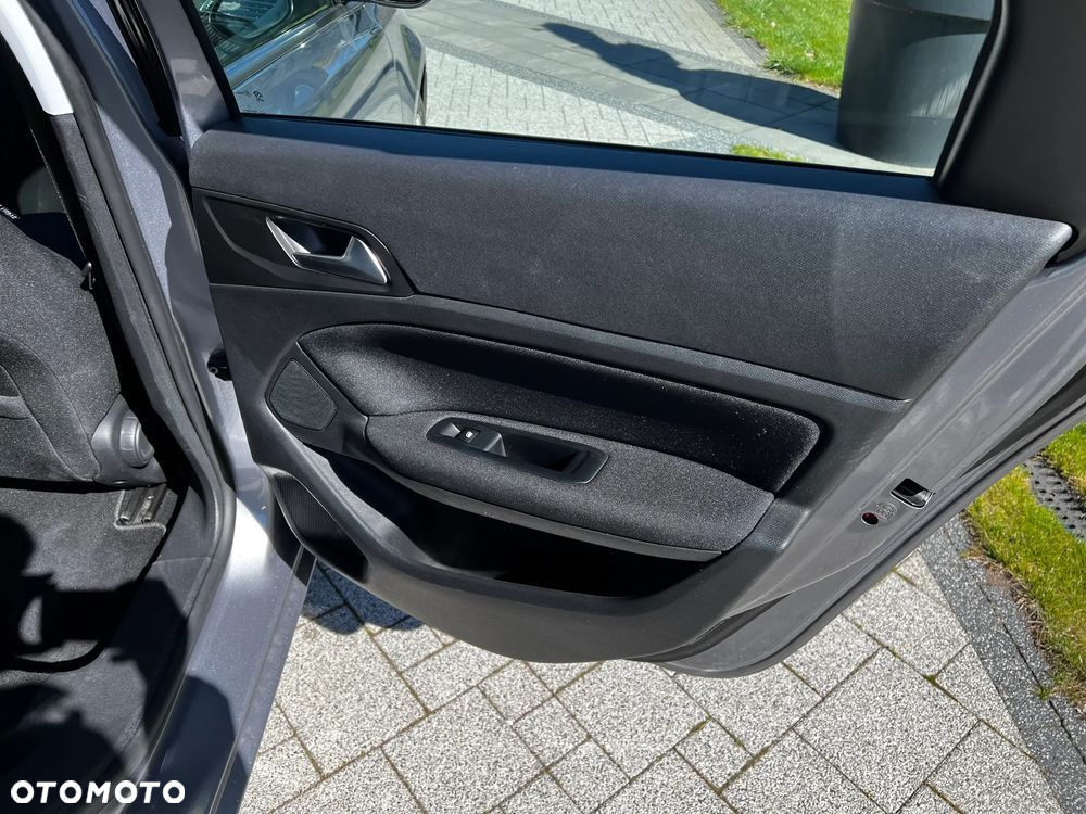 Peugeot 308 1.2 PureTech Business Line S&S - 23