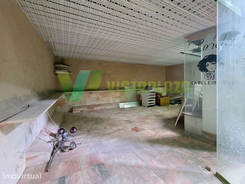 Oito Lojas em Cave Centro Comercial- Lagos - Grande imagem: 2/25