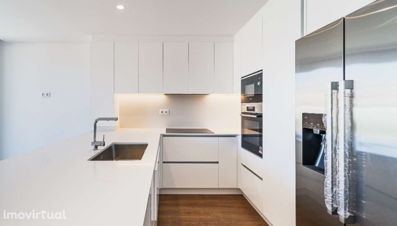 Apartamento T2+1 com terraço e varandas à venda no centro do Porto - Grande imagem: 4/21