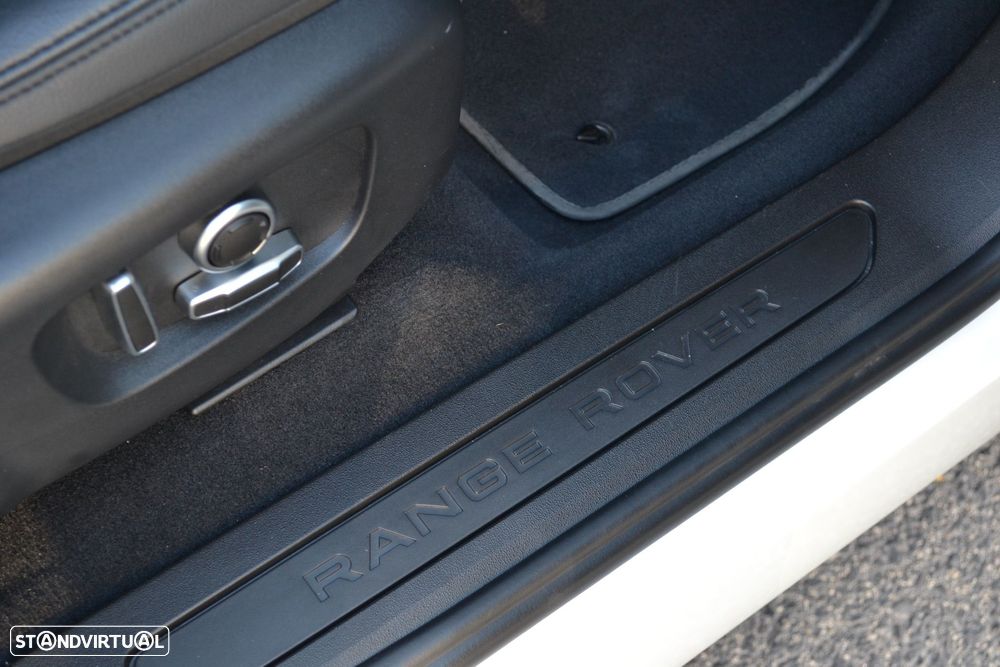 Land Rover Range Rover Evoque 1.5 P300e AWD SE Auto - 26