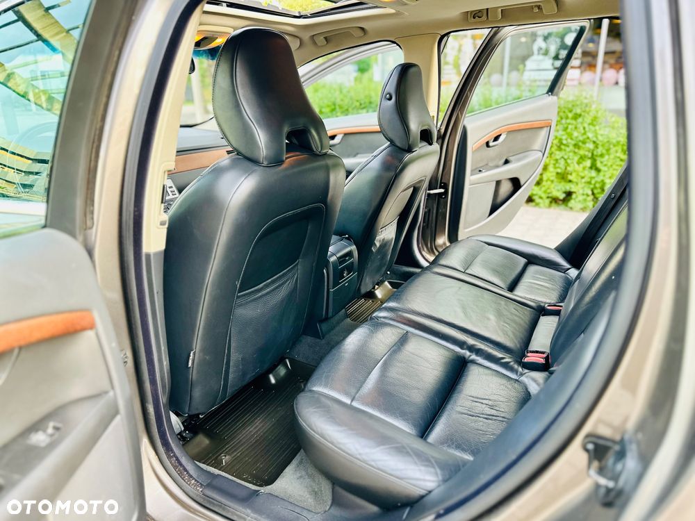 Volvo V70 D5 Summum - 7