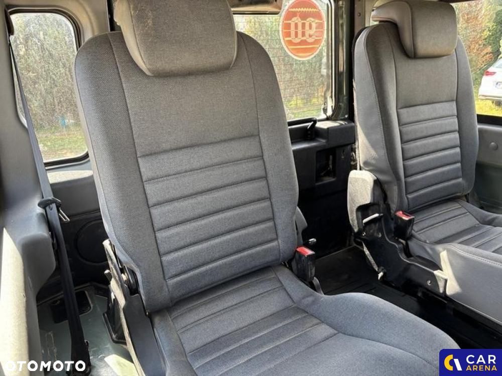 Land Rover Defender - 26