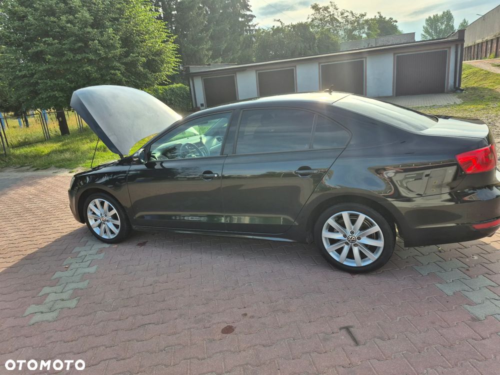 Volkswagen Jetta 1.6 TDI Trendline - 8