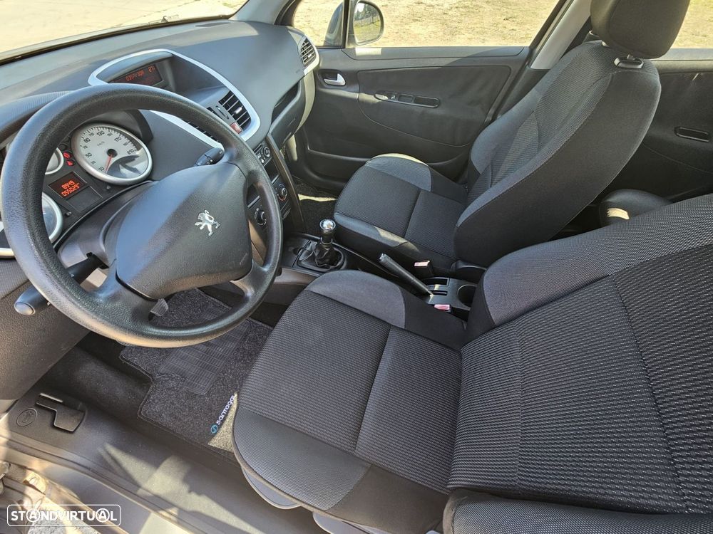 Peugeot 207 1.4 16V Trendy - 17