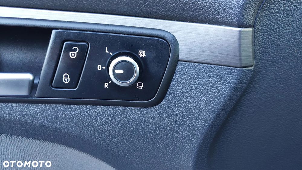 Volkswagen Touran 2.0 TDI DPF BlueMotion Technology Comfortline - 23