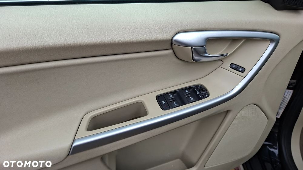 Volvo XC 60 2.4D AWD - 19