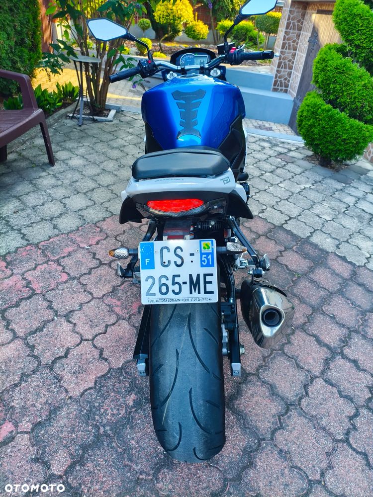 Suzuki GSR - 4