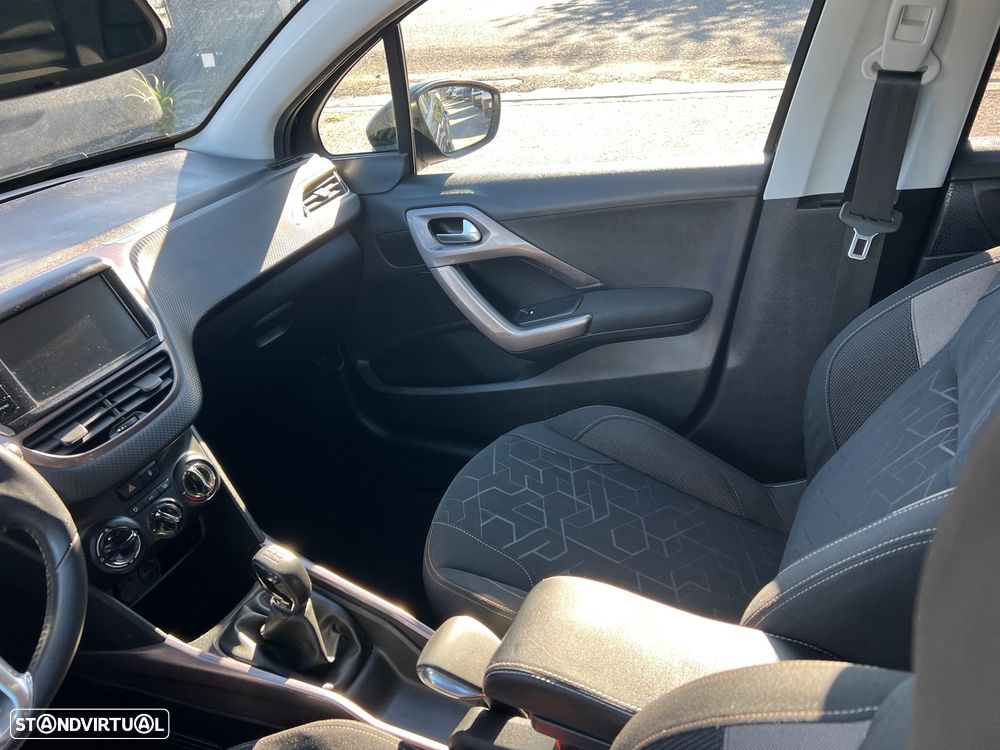 Peugeot 2008 1.2 PureTech Allure - 3