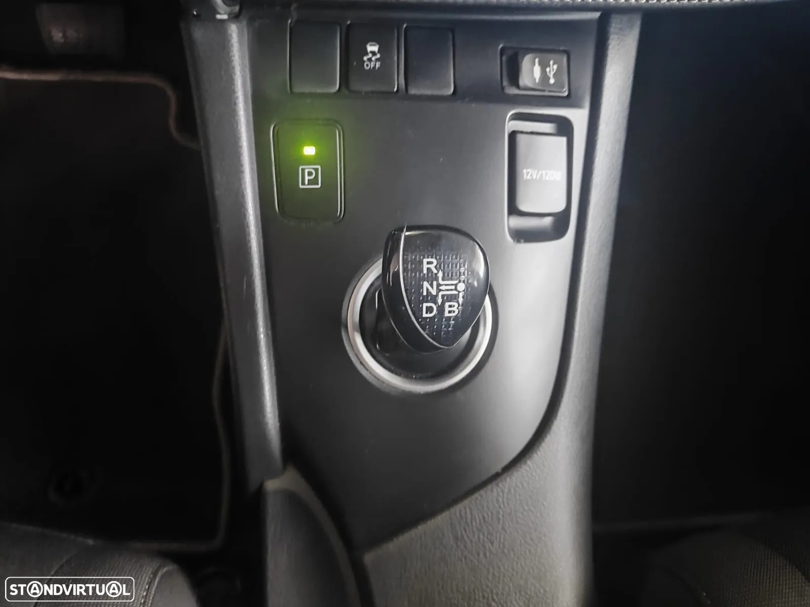 Toyota Auris Touring Sports 1.8 HSD Comfort+P.Sport - 35