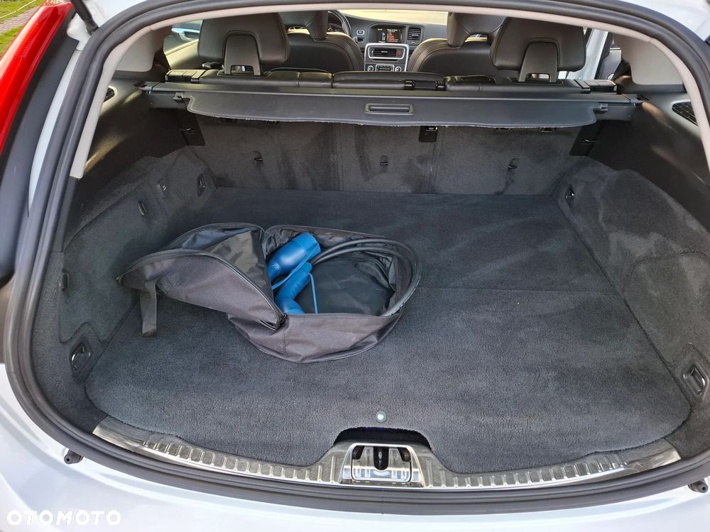 Volvo V60 D6 AWD Plug-in Hybrid R-Design Summum - 17