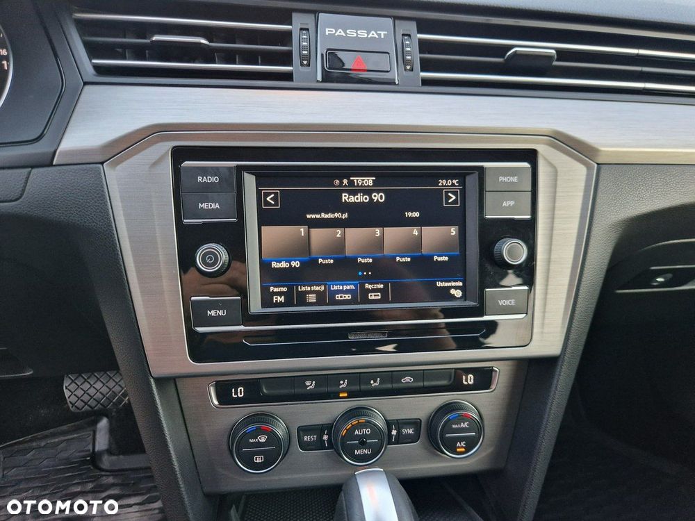 Volkswagen Passat - 25
