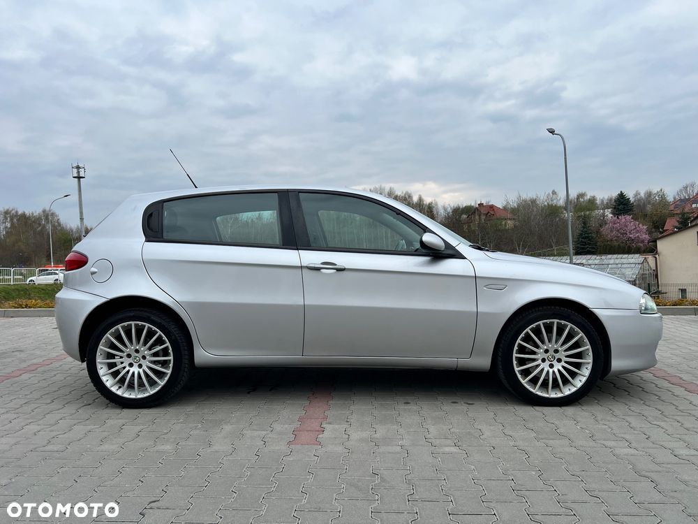 Alfa Romeo 147 1.9 JTD 16V Distinctive - 6