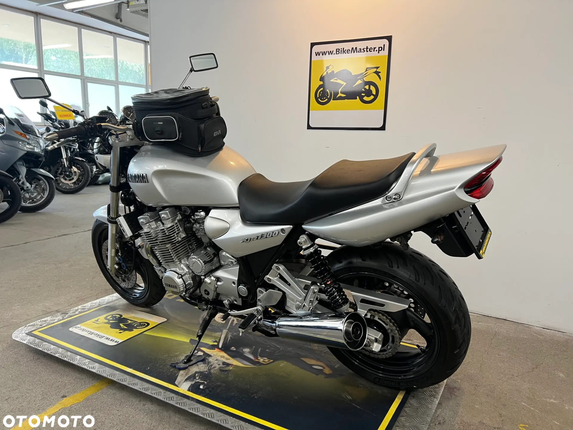 Yamaha XJR - 6
