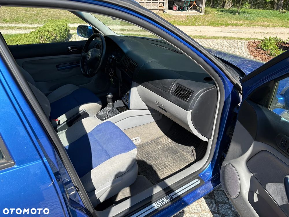 Volkswagen Golf - 6