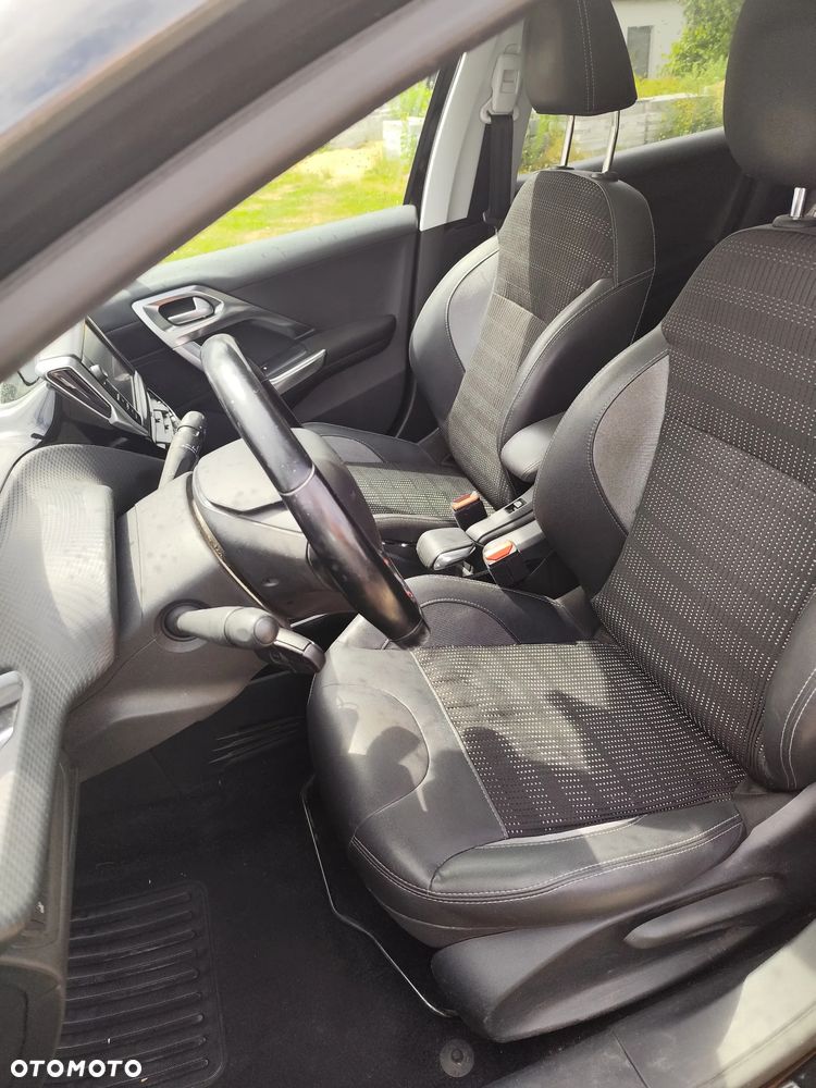 Peugeot 2008 1.2 Pure Tech GPF Allure S&S - 15