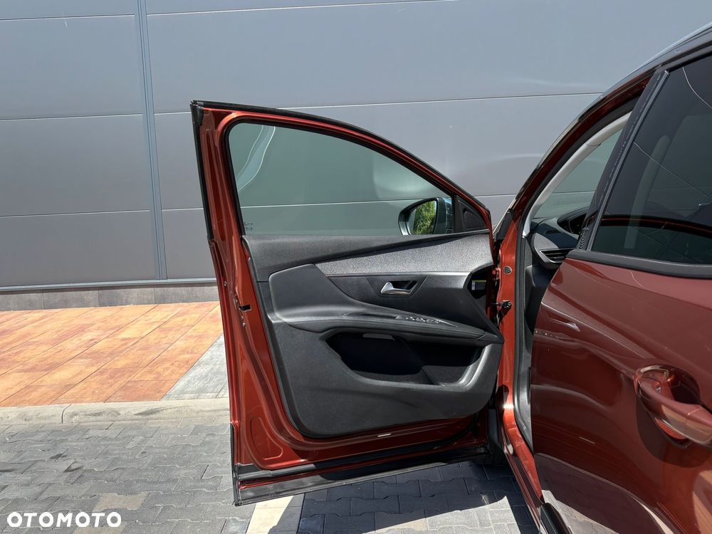 Peugeot 3008 1.5 BlueHDi Road Trip S&S EAT8 - 32