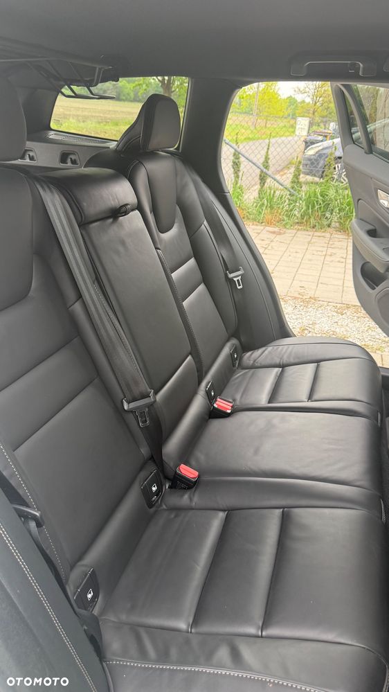 Volvo V60 B5 B AWD R-Design - 15