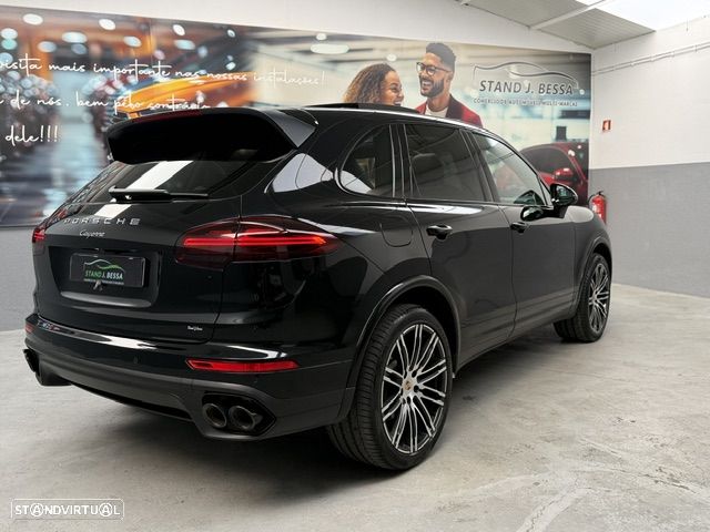 Porsche Cayenne Platinum Edition - 3