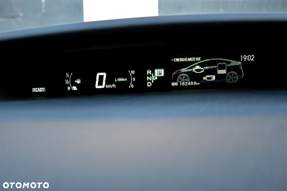 Toyota Prius (Hybrid) Executive - 32