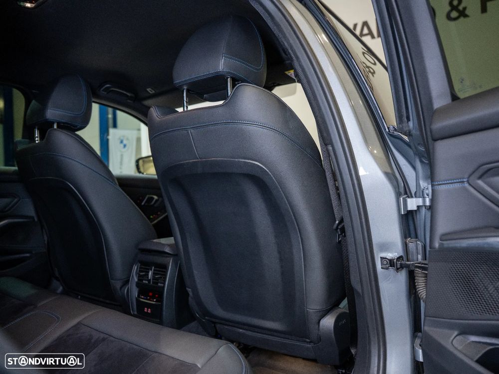 BMW 320 d Pack Desportivo M Auto - 21