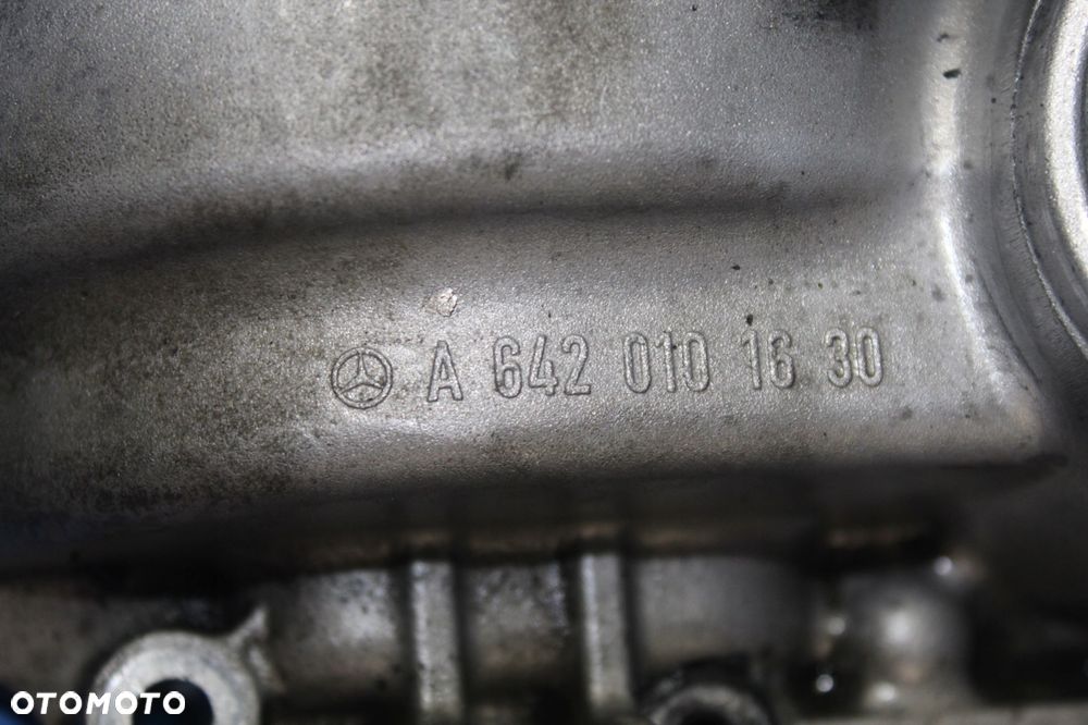 W164 CLS W219 E W212 W221 3.0 CDI POKRYWA ZAWORÓW - 3