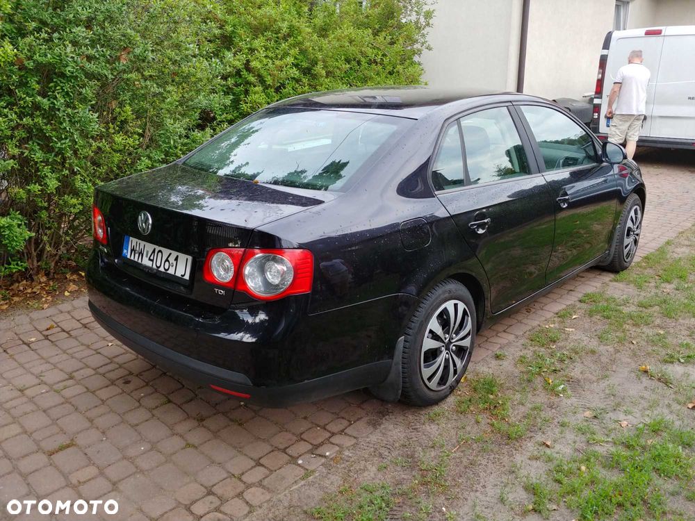 Volkswagen Jetta - 3