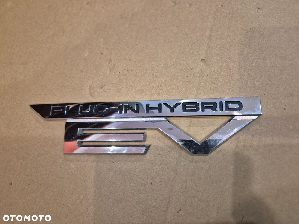 Mitsubishi Outlander emblemat z błotnika prawego.Plug-In Hybrid EV. - 1
