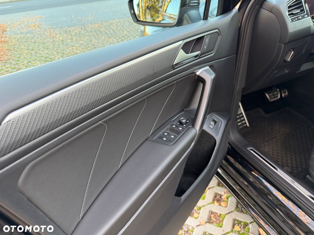 Volkswagen Tiguan 2.0 TDI SCR 4MotION DSG R-Line - 33