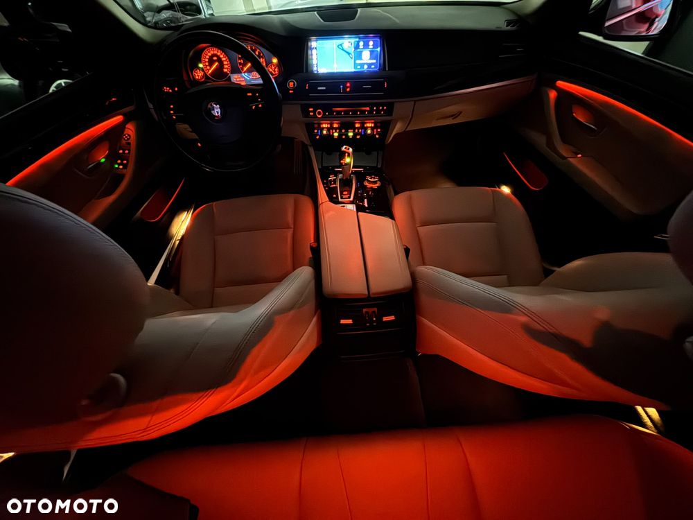 BMW Seria 5 518d - 24