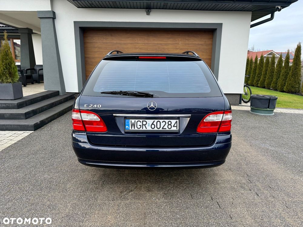 Mercedes-Benz Klasa E 240 T Classic - 11