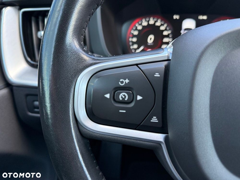 Volvo XC 60 T4 Momentum Pro - 25