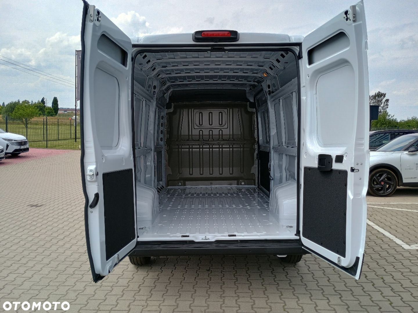 Peugeot Boxer Furgon 2.2-Power 140KM - 8