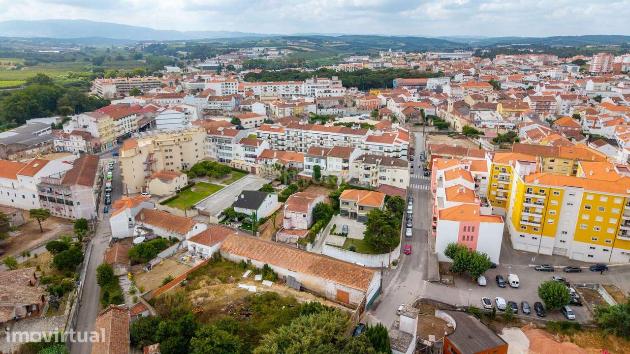 Moradia T5 para remodelar ou lote para construção — Centro do Bombarra - Grande imagem: 5/24