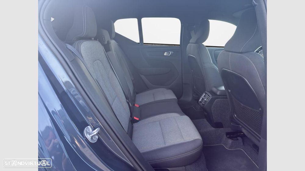 Volvo XC 40 2.0 B3 Plus Dark - 16
