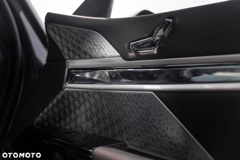 BMW Seria 7 740d xDrive mHEV Nero Lusso Edition sport - 39