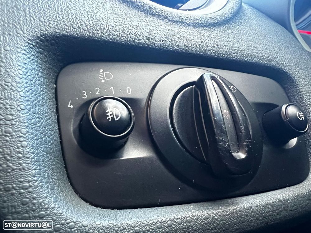 Ford Fiesta 1.4 TDCI Titanium - 28