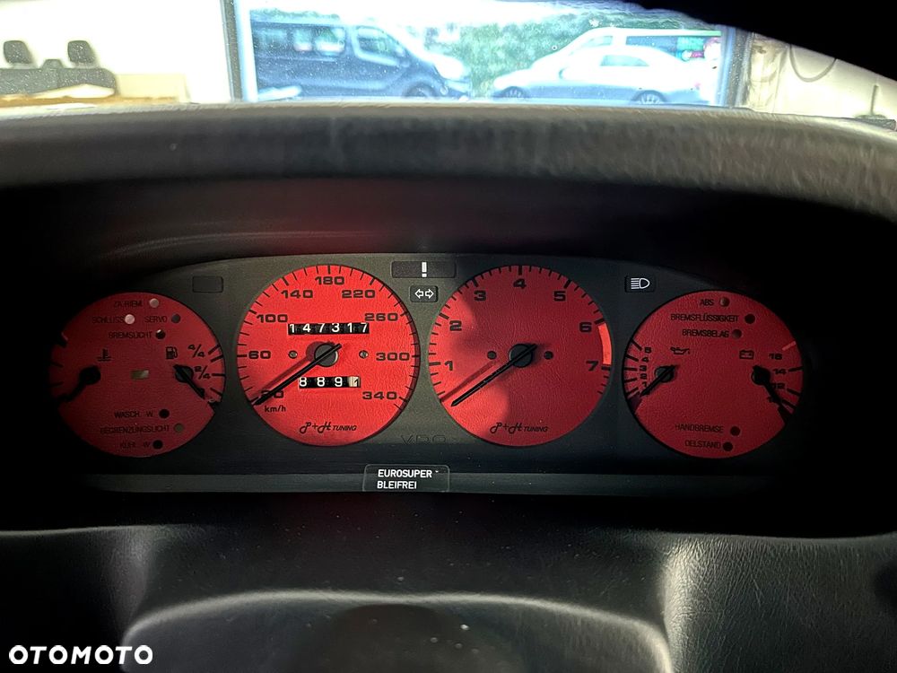 Porsche 928 - 12
