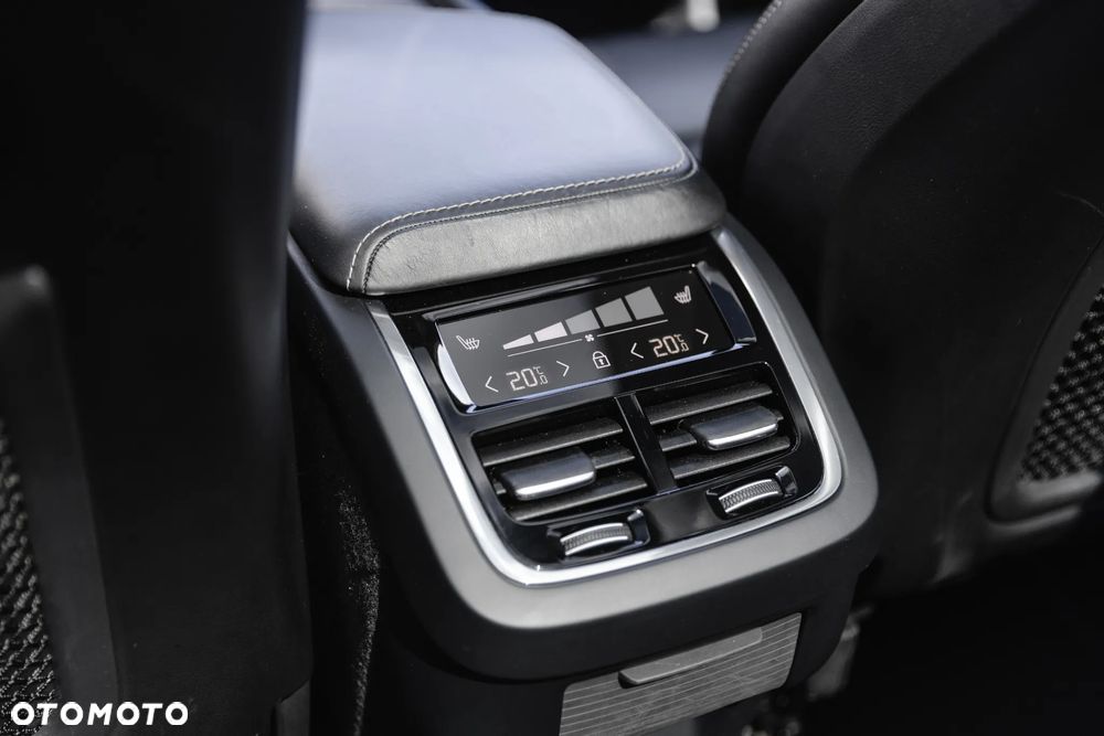 Volvo XC 60 B4 D AWD Inscription - 32