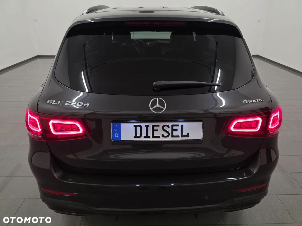 Mercedes-Benz GLC 220 d 4Matic 9G-TRONIC AMG Line Plus - 37