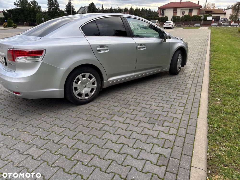 Toyota Avensis 1.8 Luna - 9