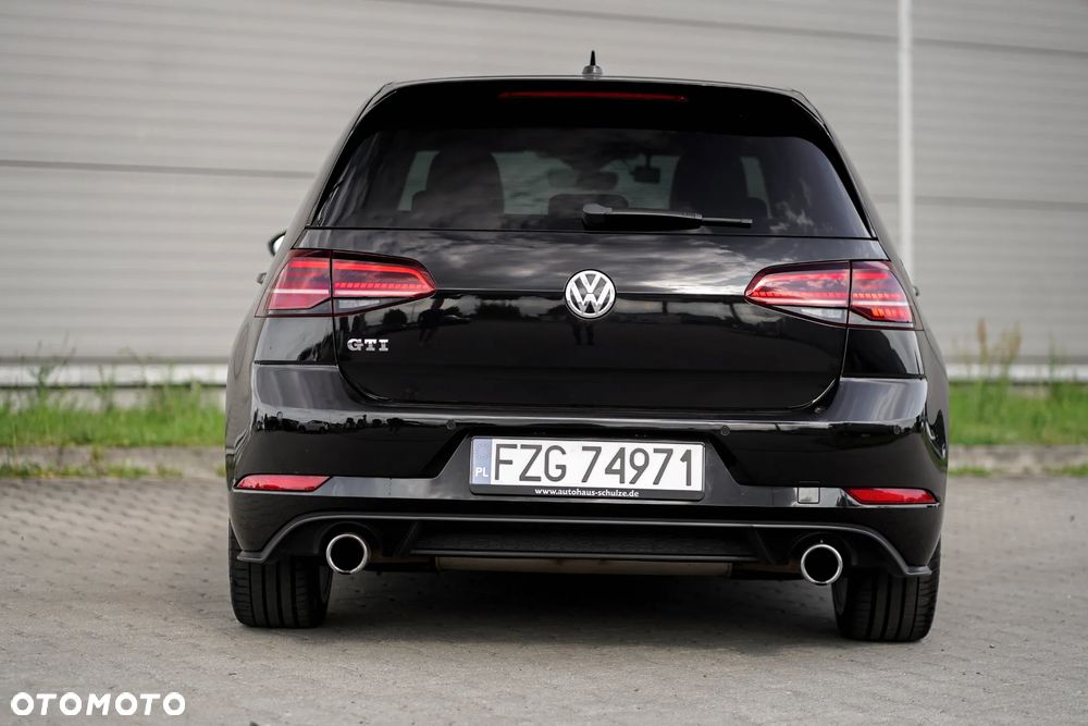 Volkswagen Golf - 2