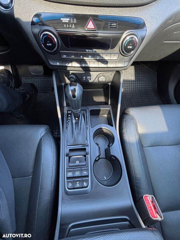 Hyundai Tucson 2.0 CRDI 4WD 6AT Luxury Pack+ - 31