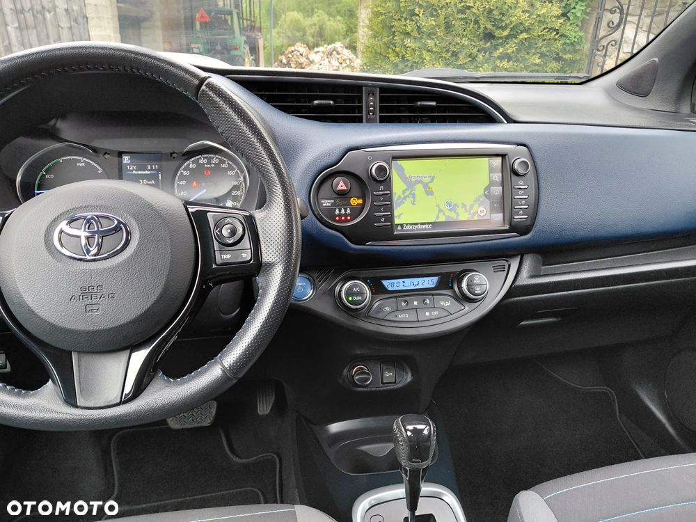 Toyota Yaris Hybrid 100 Selection Platinum - 20