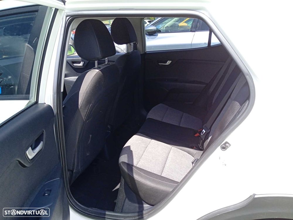 Kia Stonic 1.2 MPi Dynamic - 11