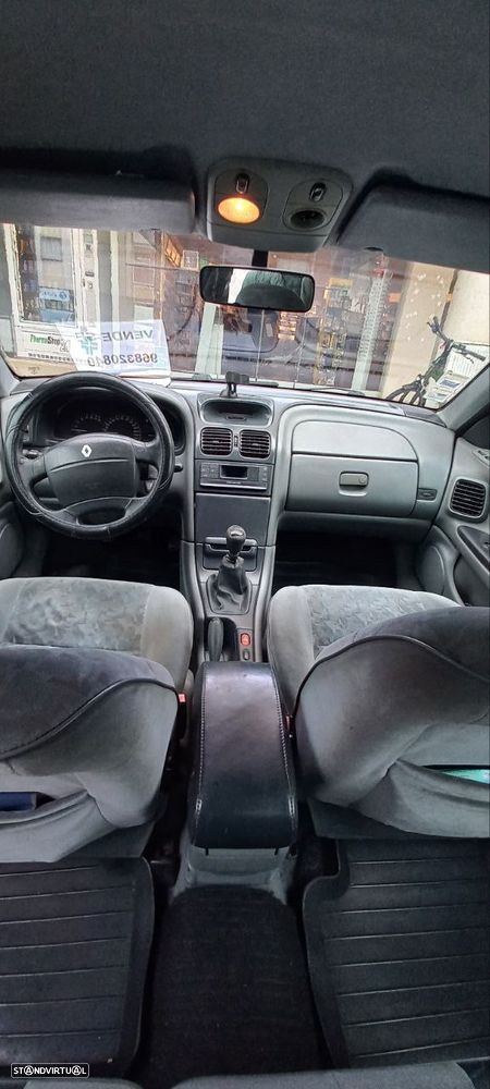 Renault Laguna 1.6 RXE - 17