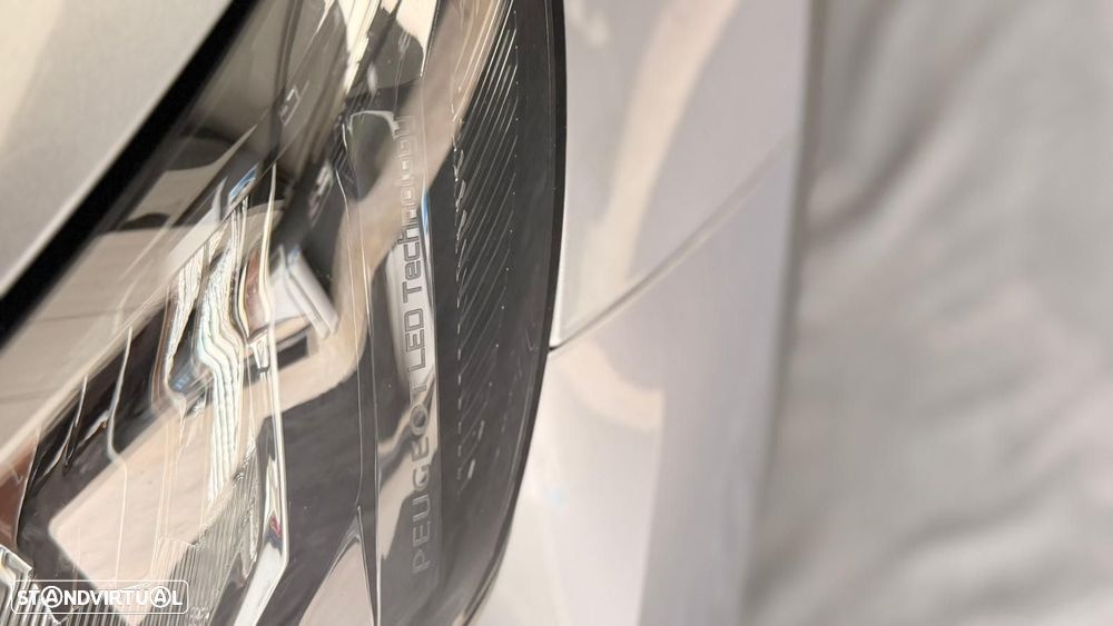 Peugeot 2008 1.2 PureTech Allure - 17