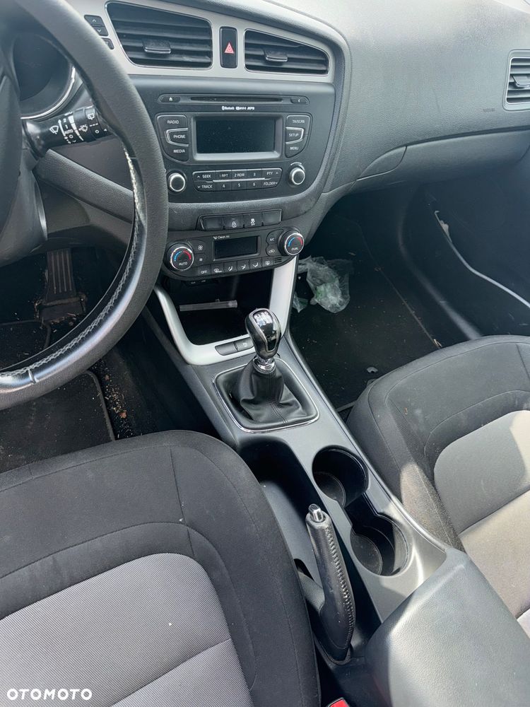 Kia Ceed 1.6 CRDi 128 Fifa World Cup Edition - 10