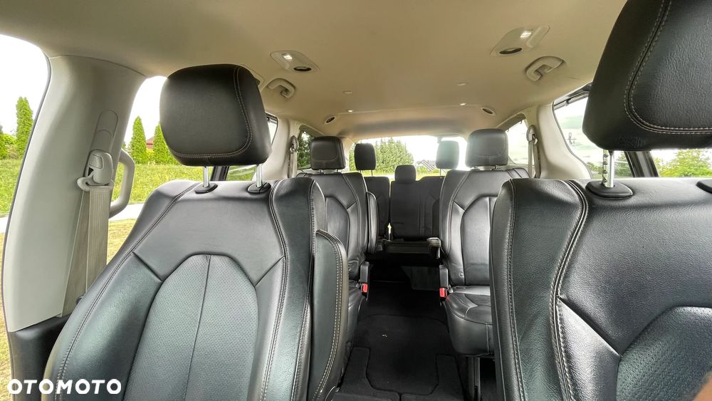 Chrysler Pacifica - 16