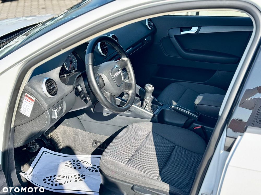 Audi A3 Sportback 1.6 TDI DPF Attraction - 17